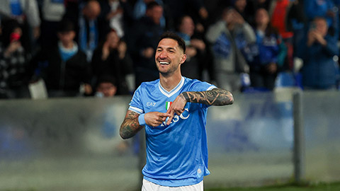 Siêu dự bị Politano giúp Napoli soán ngôi nhì bảng của Milan